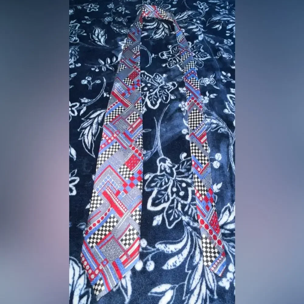 Geoffrey Beene 100% Silk Checkered Necktie